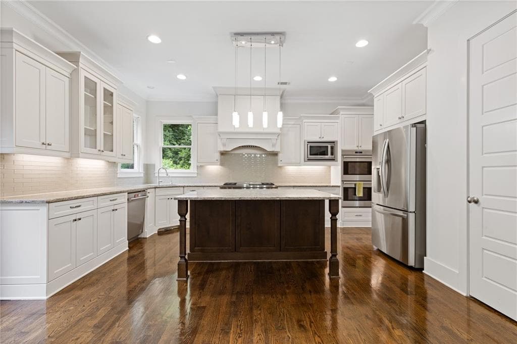 6 bedroom, 7 bathroom, 5,890 sq ft single family residence for sale at 108 Walden Square Way, Decatur, GA 30030 — photo 2