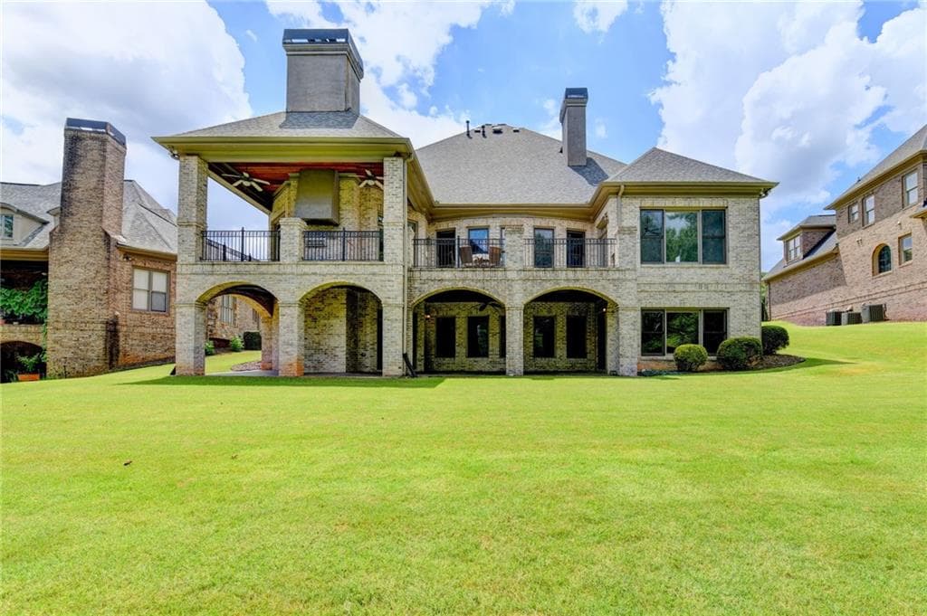 5 bedroom, 6 bathroom, 7,051 sq ft single family residence under contract at 8330 Royal Melbourne Way, Duluth, GA 30097 — photo 2