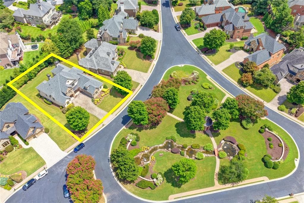5 bedroom, 6 bathroom, 7,051 sq ft single family residence under contract at 8330 Royal Melbourne Way, Duluth, GA 30097 — photo 3