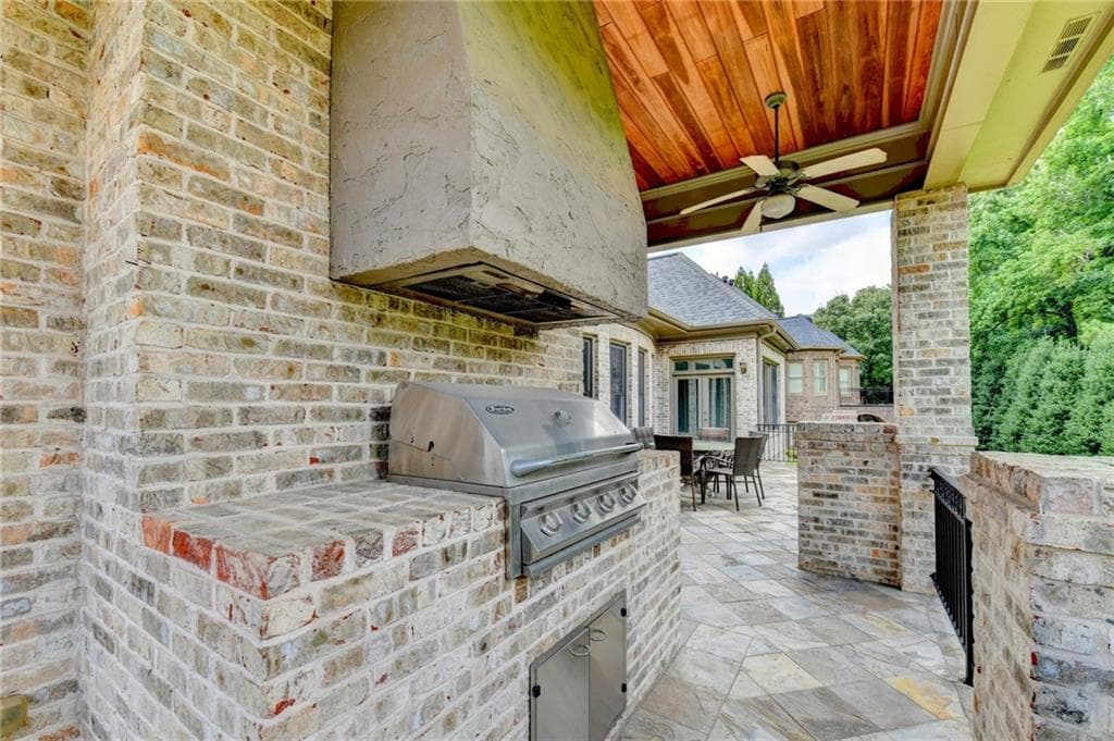 5 bedroom, 6 bathroom, 7,051 sq ft single family residence under contract at 8330 Royal Melbourne Way, Duluth, GA 30097 — photo 4