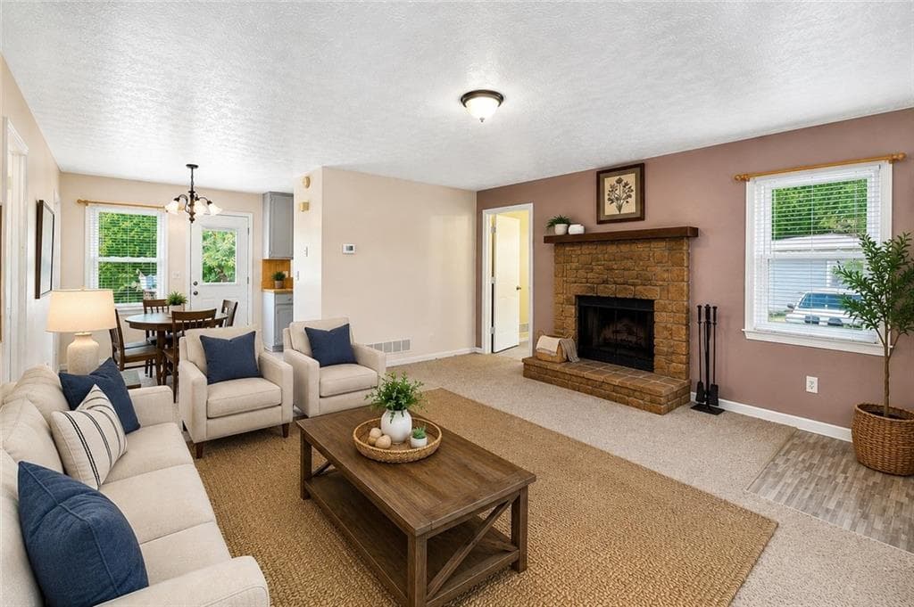 2 bedroom, 2 bathroom, 1,025 sq ft single family residence under contract at 2901 Waterford Drive, Gainesville, GA 30504 — photo 3