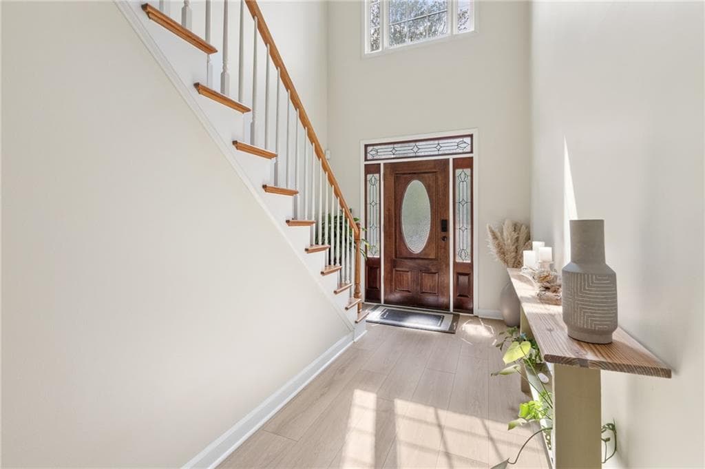 4 bedroom, 4 bathroom, 3,052 sq ft single family residence under contract at 255 Nesbit Entry Drive, Roswell, GA 30076 — photo 3