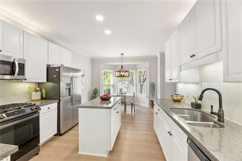4 bedroom, 4 bathroom, 3,052 sq ft single family residence under contract at 255 Nesbit Entry Drive, Roswell, GA 30076 — photo 8