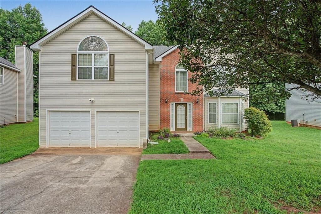 4 bedroom, 3 bathroom, 2,257 sq ft single family residence for rent at 1025 Balsam Wood Trail, Villa Rica, GA 30180 for $2,150 a month — photo 2