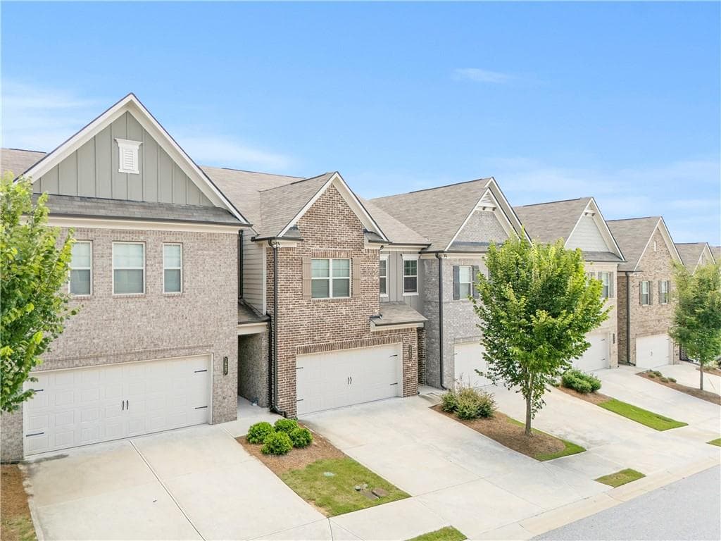 3 bedroom, 3 bathroom, 2,083 sq ft townhouse for sale at 2617 Pearl Ridge Trace, Buford, GA 30519 — photo 2