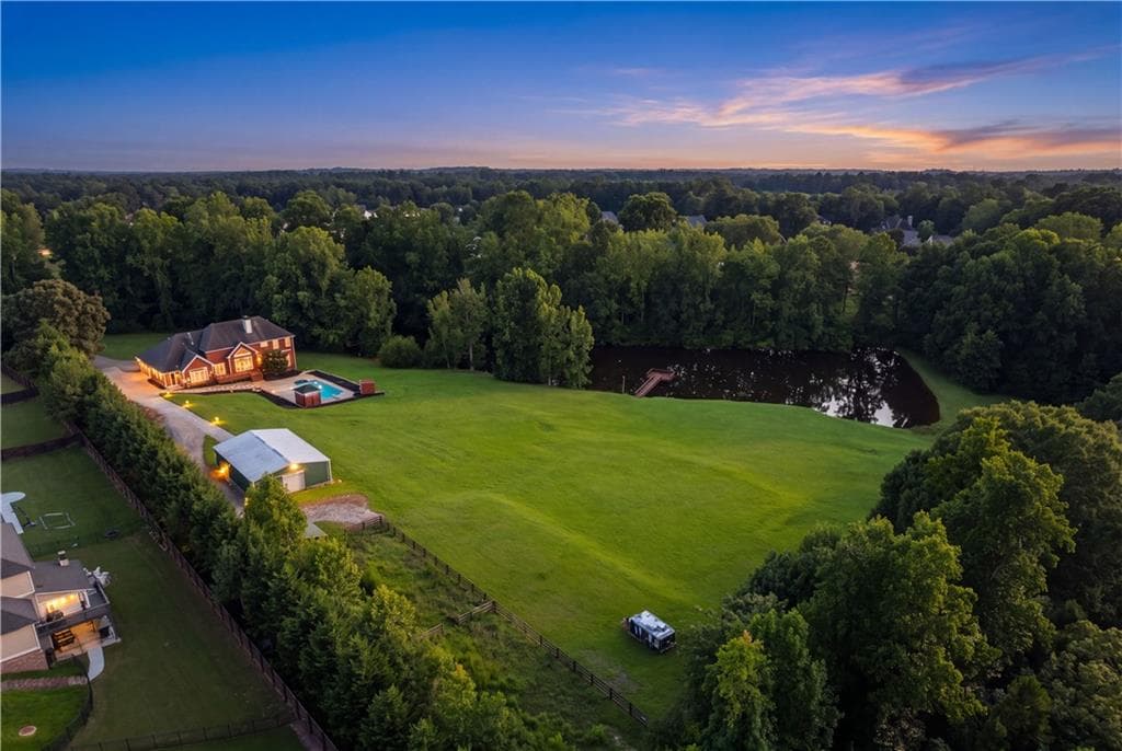 5 bedroom, 5 bathroom, 7,110 sq ft single family residence under contract at 5240 Chestwick Place, Cumming, GA 30040 — photo 7