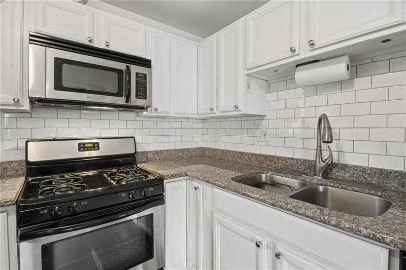 2 bedroom, 1 bathroom, 804 sq ft condominium for sale at 1355 Euclid Avenue 3A, Atlanta, GA 30307 — photo 4
