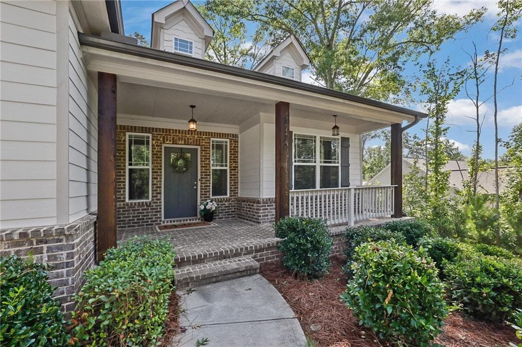 4 bedroom, 3 bathroom, 2,520 sq ft single family residence under contract at 8130 Calloway Club Drive, Cumming, GA 30028 — photo 2