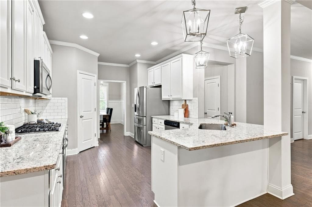 4 bedroom, 3 bathroom, 2,520 sq ft single family residence under contract at 8130 Calloway Club Drive, Cumming, GA 30028 — photo 3