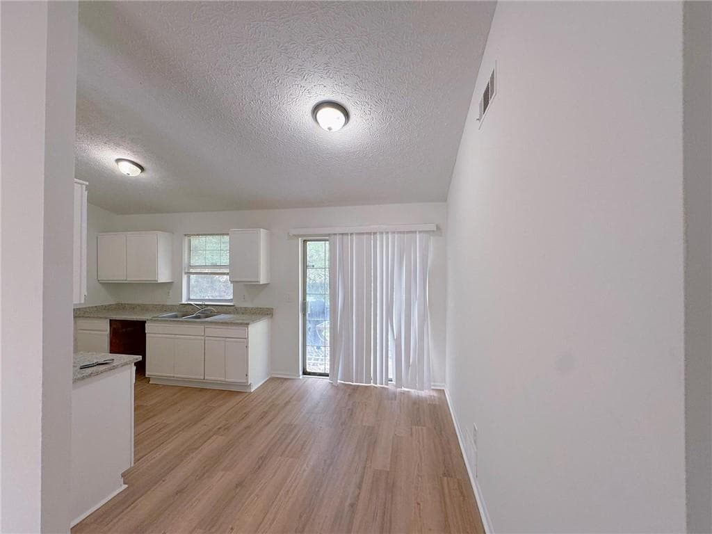 3 bedroom, 2 bathroom, 1,065 sq ft single family residence for sale at 2509 Corner Stone Trail, Decatur, GA 30034 — photo 7