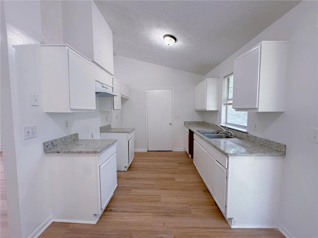 3 bedroom, 2 bathroom, 1,065 sq ft single family residence for sale at 2509 Corner Stone Trail, Decatur, GA 30034 — photo 8