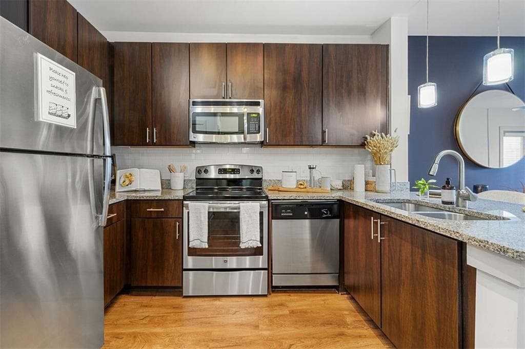 1 bedroom, 1 bathroom, 760 sq ft apartment for rent at 131 Ponce de Leon Avenue 461, Atlanta, GA 30308 for $1,460 a month — photo 1 of 27