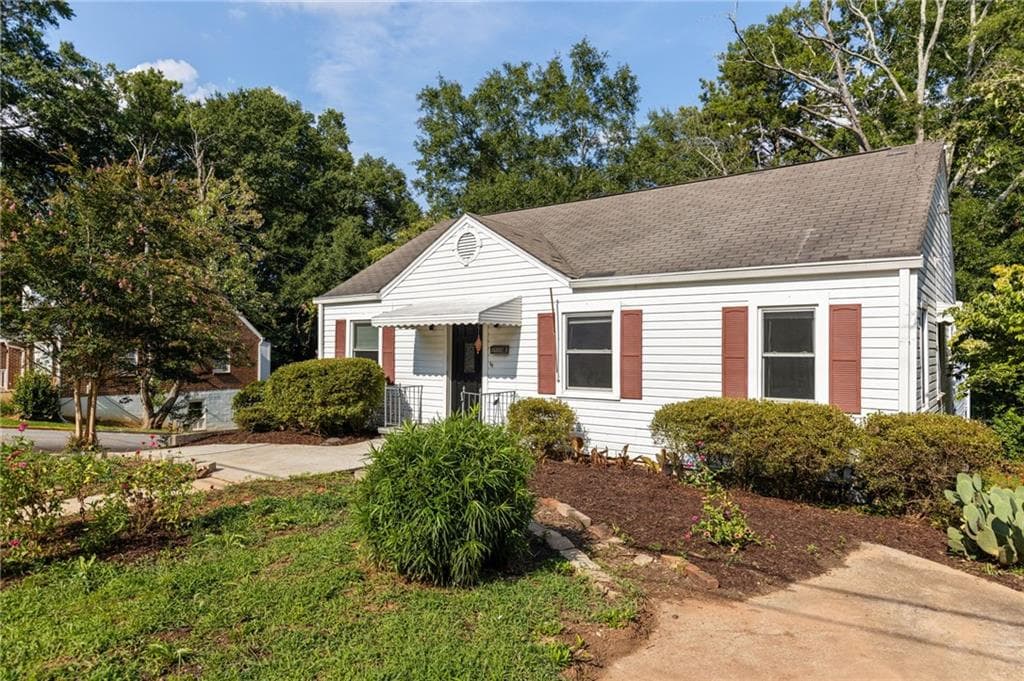 2 bedroom, 2 bathroom, 1,680 sq ft single family residence for sale at 2510 Jewel Street, East Point, GA 30344 — photo 2