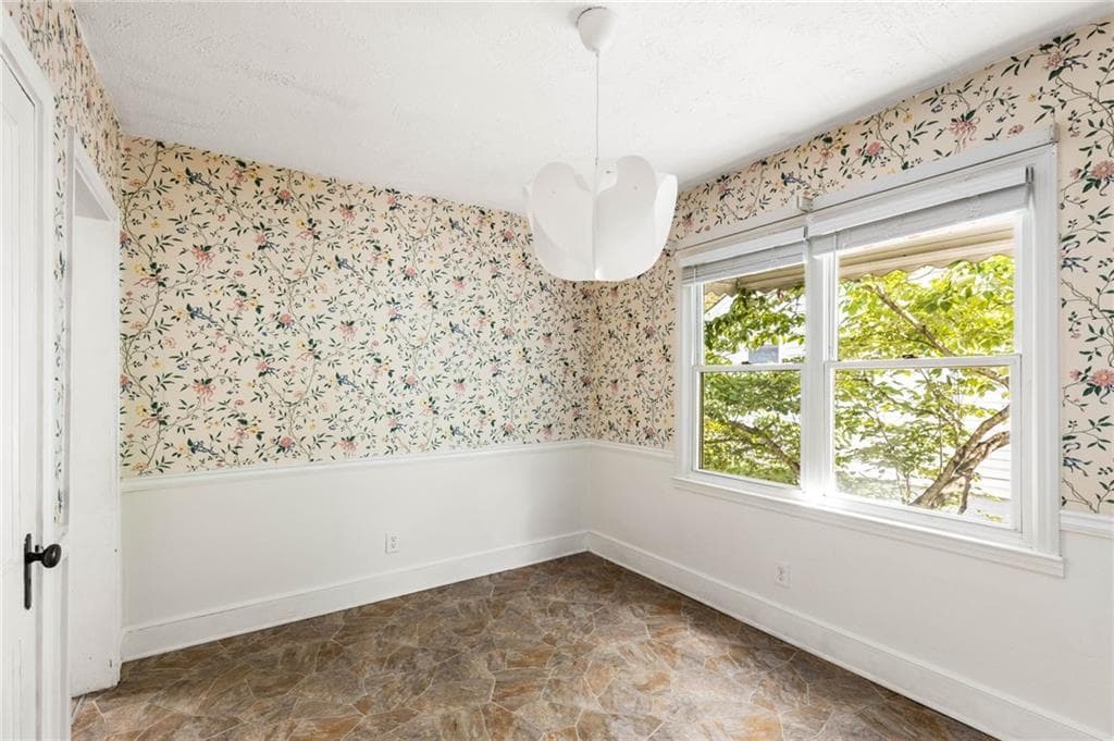 2 bedroom, 2 bathroom, 1,680 sq ft single family residence for sale at 2510 Jewel Street, East Point, GA 30344 — photo 8