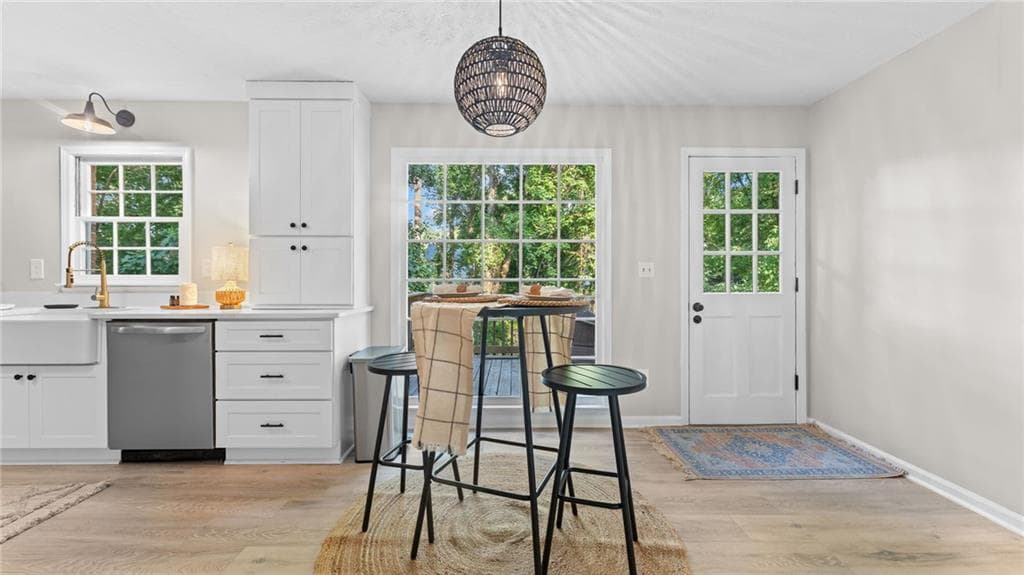 4 bedroom, 3 bathroom, 2,880 sq ft single family residence for sale at 2302 Smokehouse Path, Lawrenceville, GA 30044 — photo 8