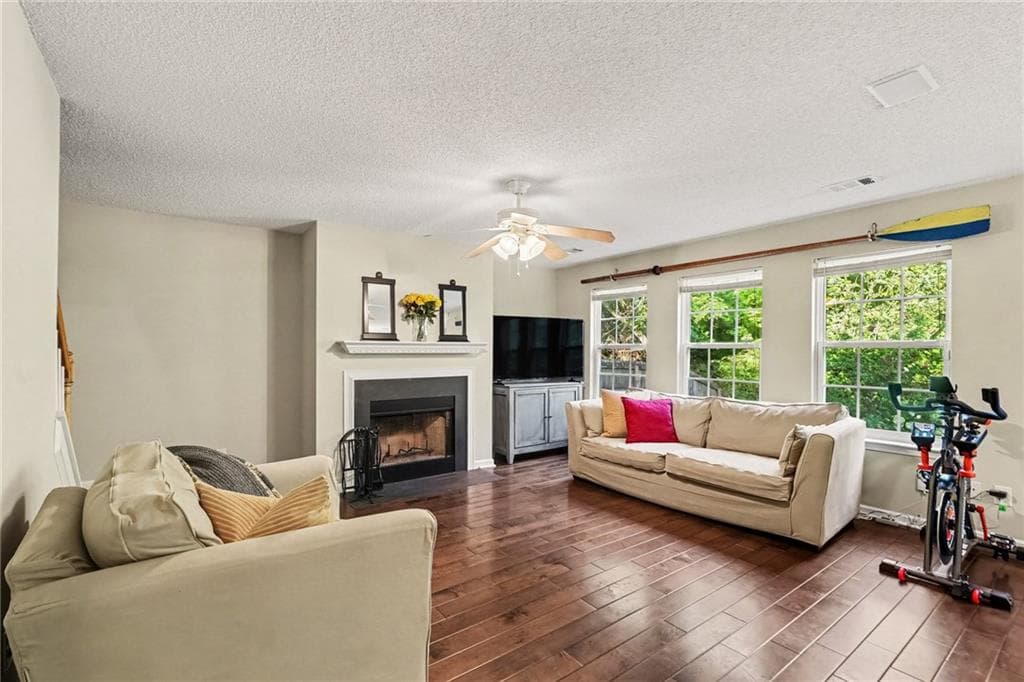 4 bedroom, 3 bathroom, 2,200 sq ft single family residence under contract at 6738 Brookfield Way, Douglasville, GA 30134 — photo 6