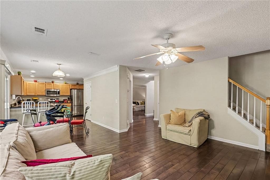 4 bedroom, 3 bathroom, 2,200 sq ft single family residence under contract at 6738 Brookfield Way, Douglasville, GA 30134 — photo 7