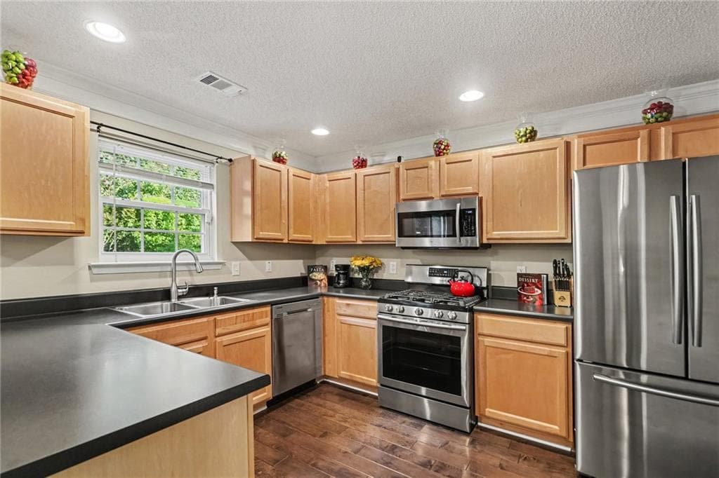 4 bedroom, 3 bathroom, 2,200 sq ft single family residence under contract at 6738 Brookfield Way, Douglasville, GA 30134 — photo 10