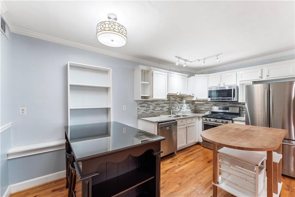 1 bedroom, 1 bathroom, 750 sq ft condominium for rent at 870 Glendale Terrace 7, Atlanta, GA 30308 for $1,650 a month — photo 9