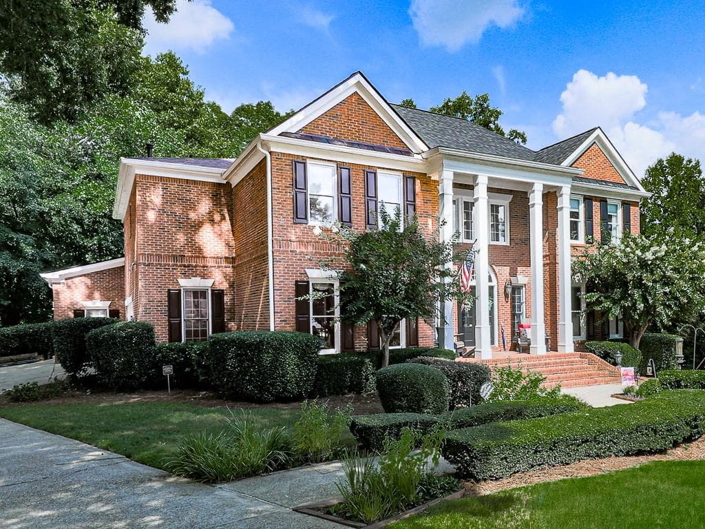 5 bedroom, 5 bathroom, 4,888 sq ft single family residence under contract at 303 Clubview Terrace, Woodstock, GA 30189 — photo 3