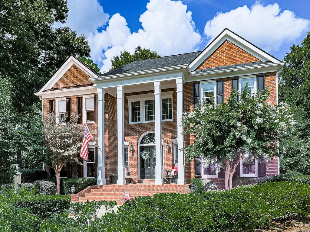 5 bedroom, 5 bathroom, 4,888 sq ft single family residence under contract at 303 Clubview Terrace, Woodstock, GA 30189 — photo 4