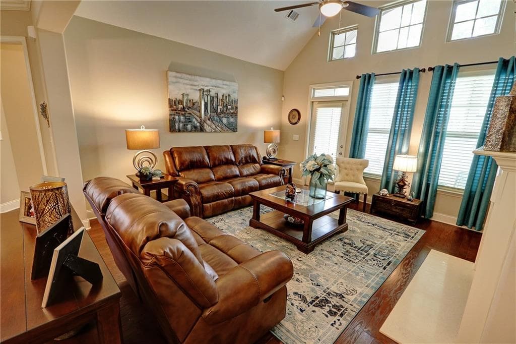 3 bedroom, 3 bathroom, 2,255 sq ft condominium for sale at 2680 Middlecreek Way, Cumming, GA 30041 — photo 7