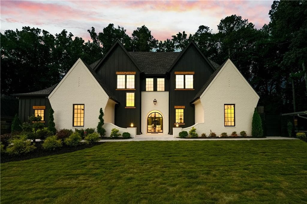 5 bedroom, 6 bathroom, 4,617 sq ft single family residence under contract at 1861 Remington Road, Atlanta, GA 30341 — photo 2