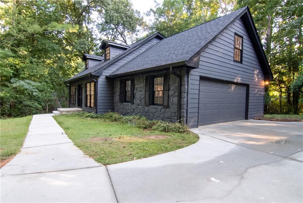 4 bedroom, 3 bathroom, 2,296 sq ft single family residence for sale at 4877 Alpine Dr, Lilburn, GA 30047 — photo 4