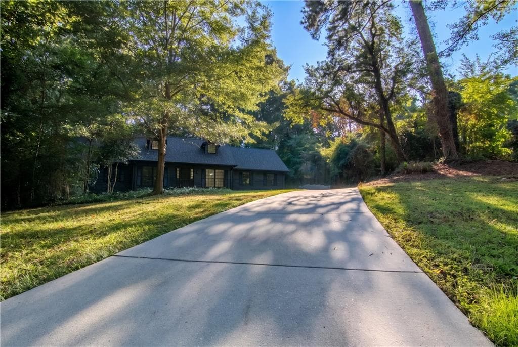 4 bedroom, 3 bathroom, 2,296 sq ft single family residence for sale at 4877 Alpine Dr, Lilburn, GA 30047 — photo 5