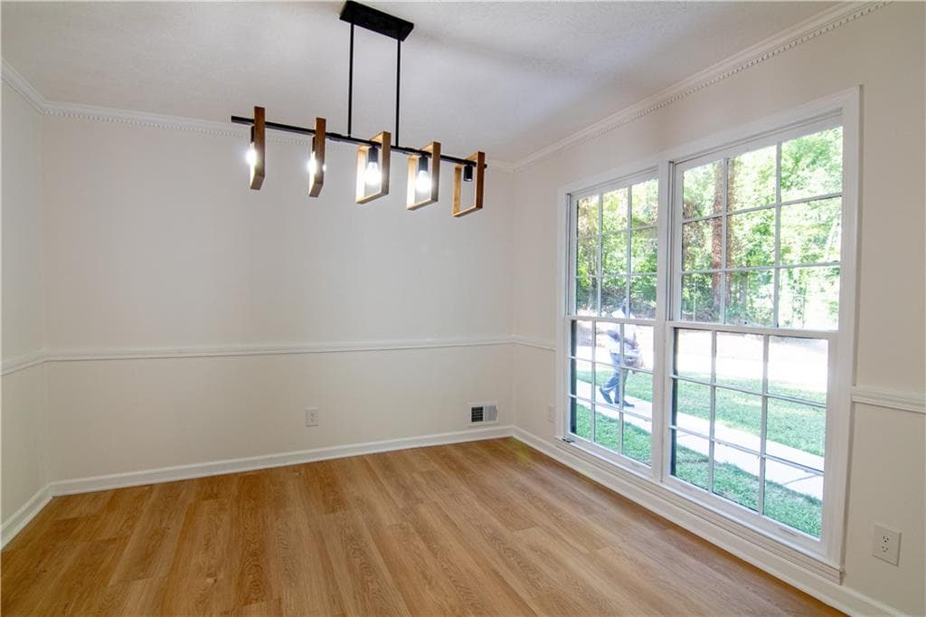 4 bedroom, 3 bathroom, 2,296 sq ft single family residence for sale at 4877 Alpine Dr, Lilburn, GA 30047 — photo 9