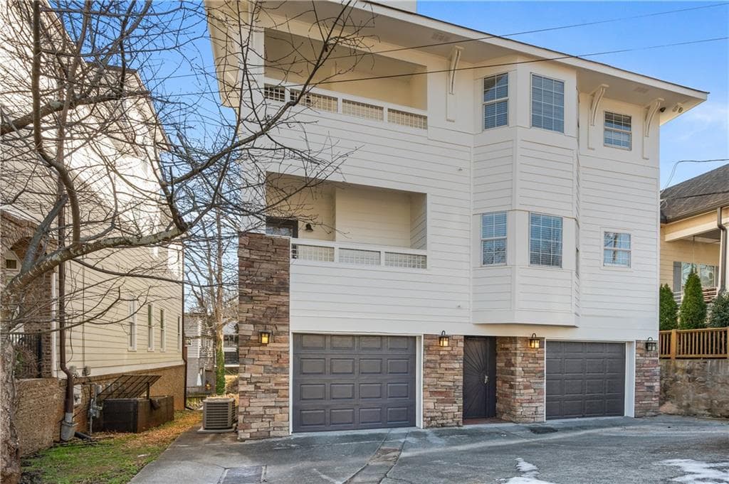 1 bedroom, 1 bathroom, 750 sq ft apartment for rent at 567 Winton Terrace D, Atlanta, GA 30308 for $1,795 a month — photo 1 of 13