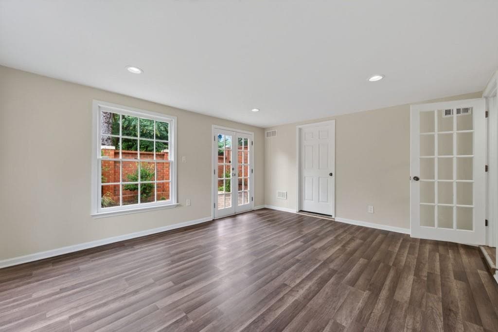 4 bedroom, 3 bathroom, 2,100 sq ft townhouse for sale at 420 Jefferson Circle, Sandy Springs, GA 30328 — photo 7