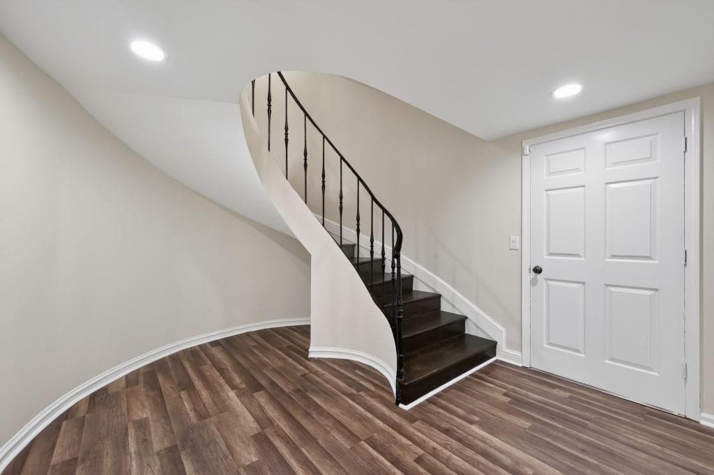 4 bedroom, 3 bathroom, 2,100 sq ft townhouse for sale at 420 Jefferson Circle, Sandy Springs, GA 30328 — photo 8