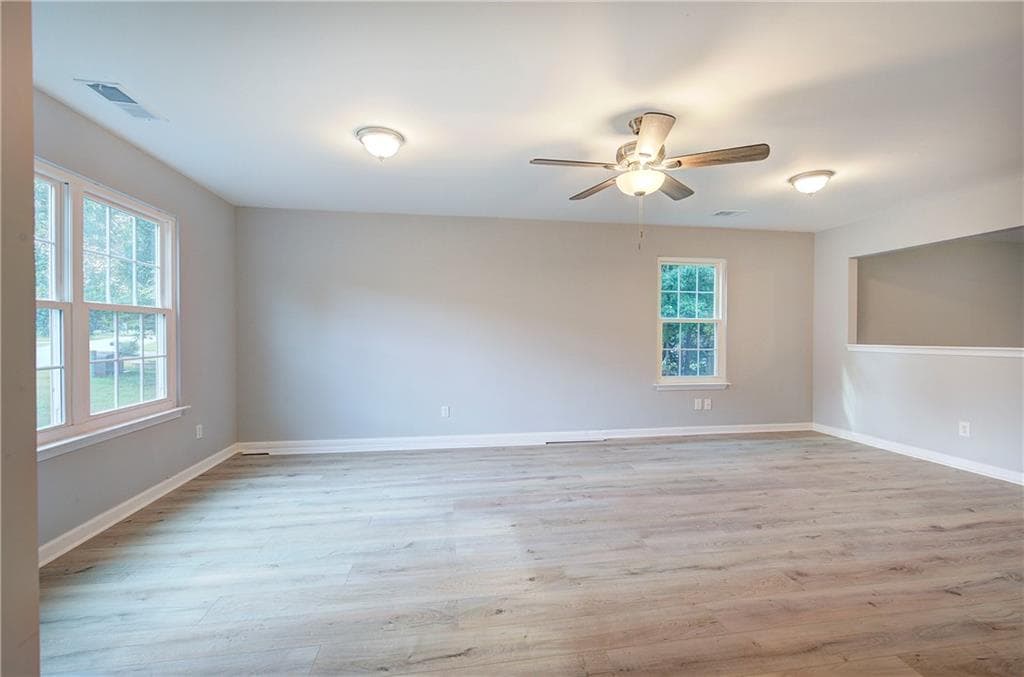 4 bedroom, 3 bathroom, 2,464 sq ft single family residence for sale at 12 Glenabbey Drive, Cartersville, GA 30120 — photo 3