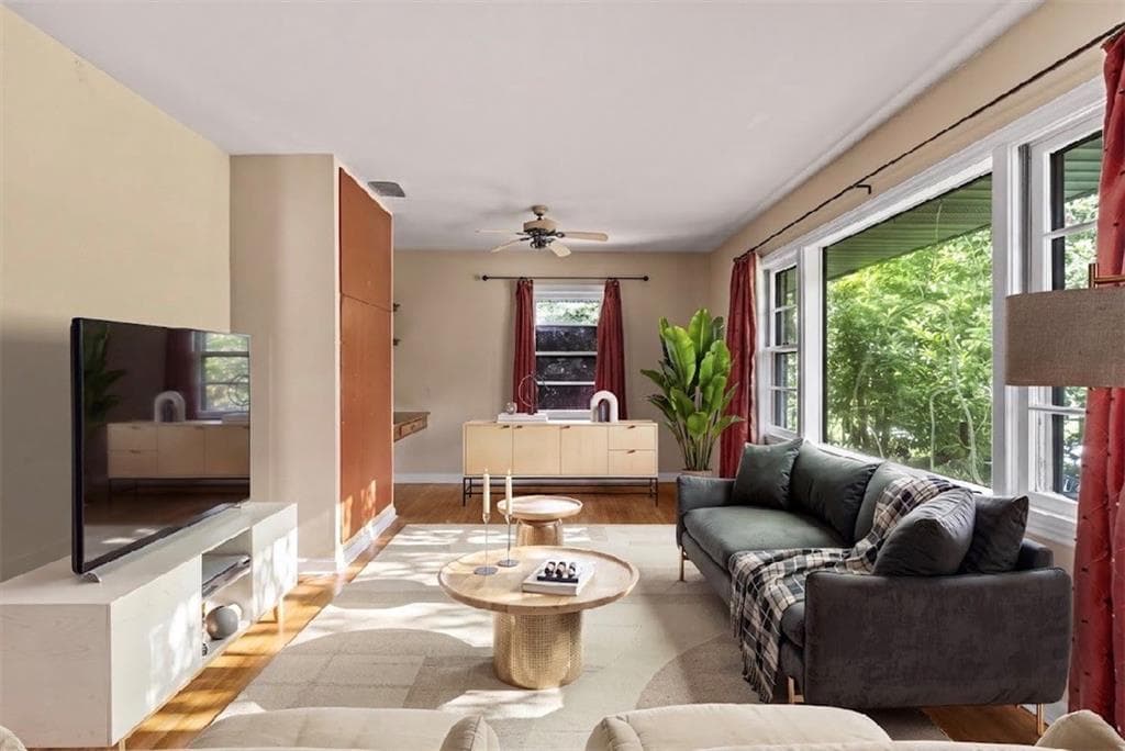 2 bedroom, 1 bathroom, 999 sq ft single family residence for sale at 1747 Crestridge Drive, Marietta, GA 30067 — photo 4