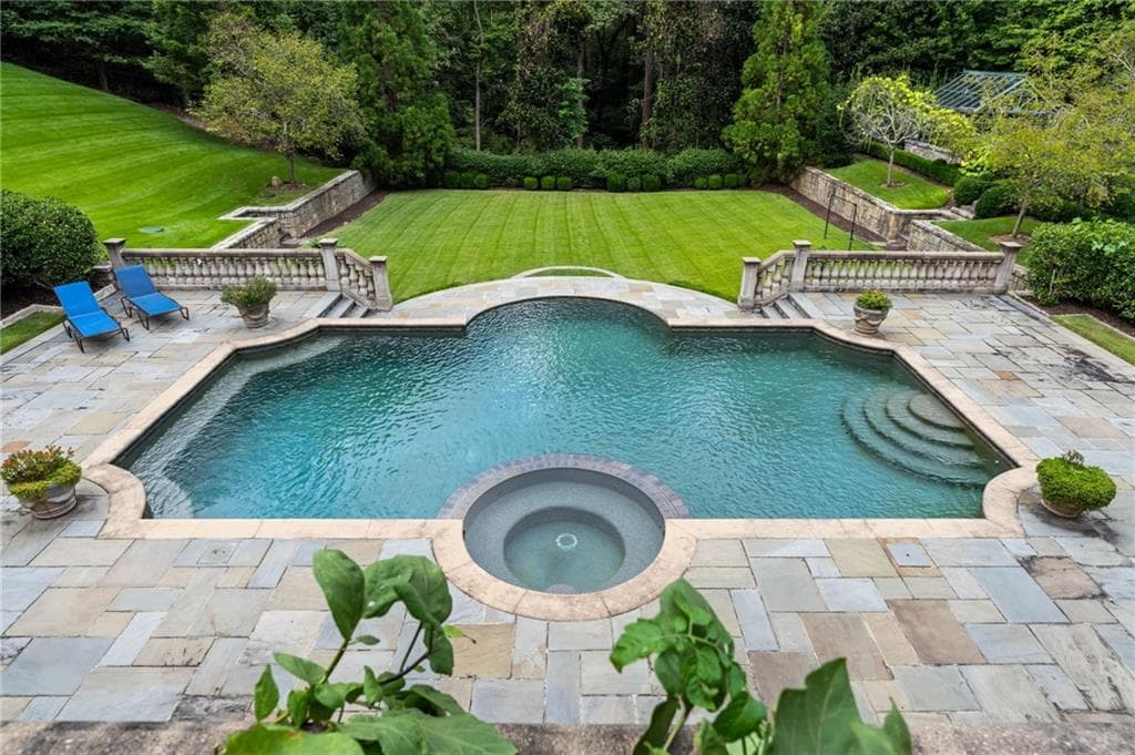5 bedroom, 6 bathroom, 6,471 sq ft single family residence under contract at 1919 River Forest Road, Atlanta, GA 30327 — photo 5