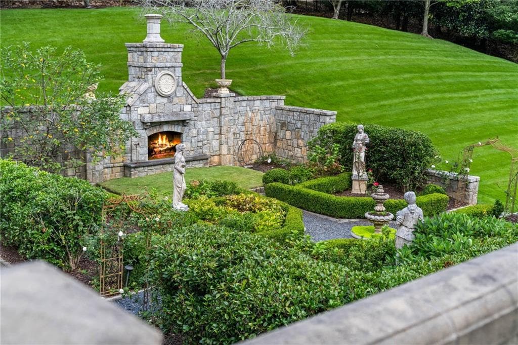 5 bedroom, 6 bathroom, 6,471 sq ft single family residence under contract at 1919 River Forest Road, Atlanta, GA 30327 — photo 7