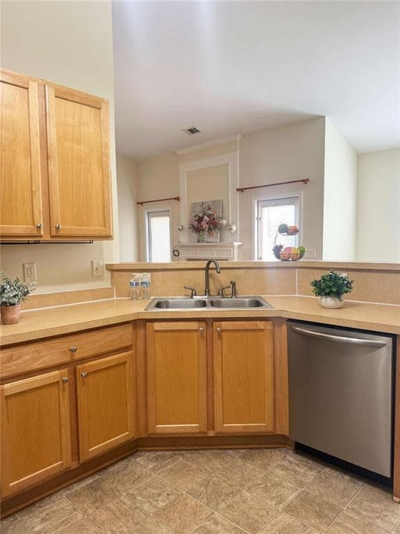 3 bedroom, 2 bathroom, 1,984 sq ft single family residence for sale at 7367 Poppy Way, Union City, GA 30291 — photo 8