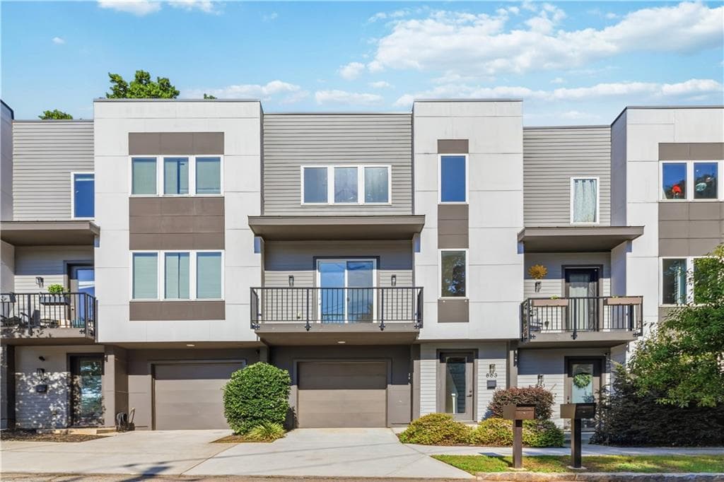 3 bedroom, 3 bathroom, 1,504 sq ft townhouse for sale at 863 Cavanaugh Avenue 106, Atlanta, GA 30316 — photo 1 of 33