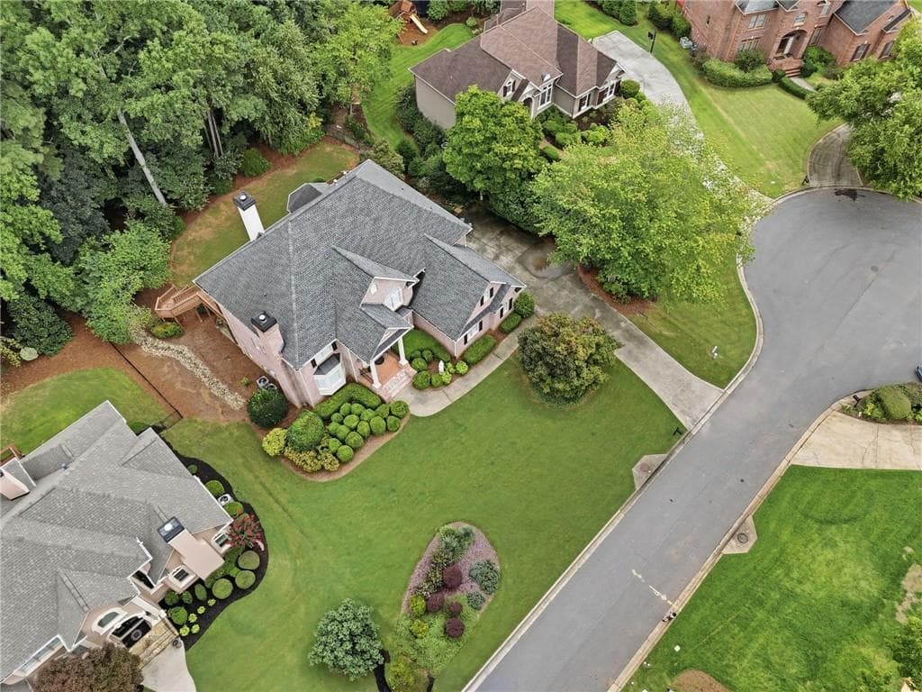 6 bedroom, 5 bathroom, 6,027 sq ft single family residence under contract at 12125 Helleri Hollow, Johns Creek, GA 30005 — photo 8