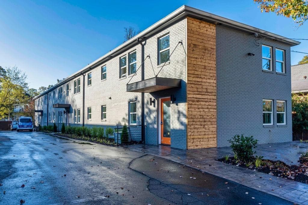 2 bedroom, 1 bathroom, 850 sq ft apartment for rent at 1015 Greenwood Avenue 6, Atlanta, GA 30306 for $2,175 a month — photo 1 of 13