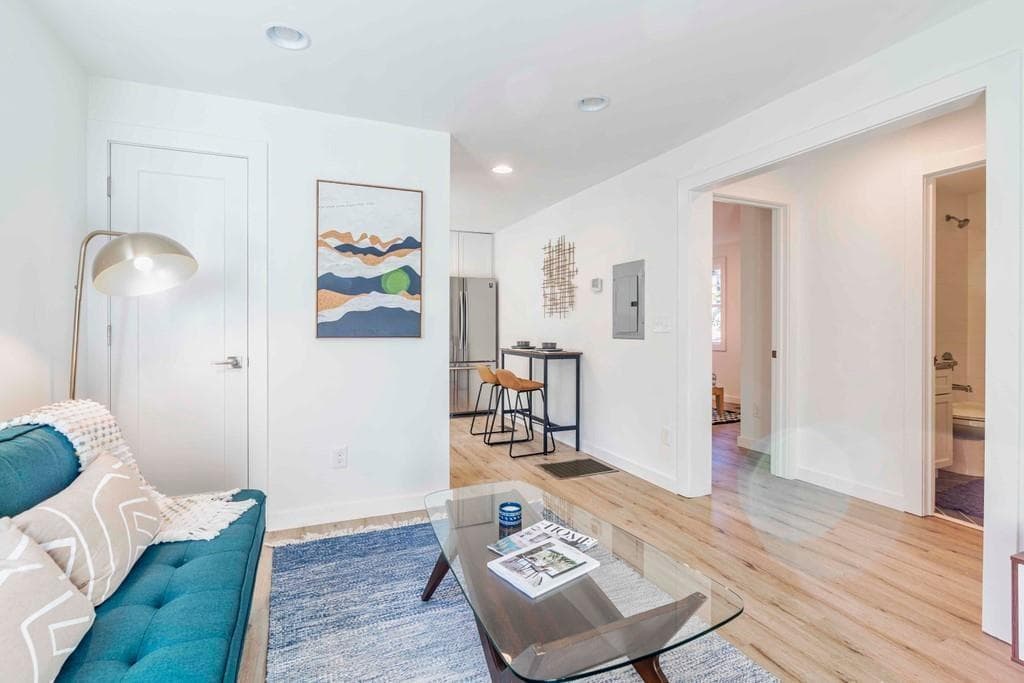 2 bedroom, 1 bathroom, 850 sq ft apartment for rent at 1015 Greenwood Avenue 6, Atlanta, GA 30306 for $2,175 a month — photo 3
