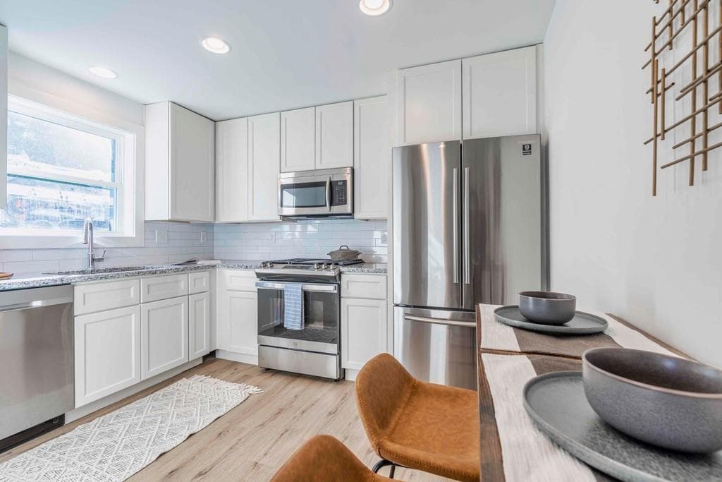 2 bedroom, 1 bathroom, 850 sq ft apartment for rent at 1015 Greenwood Avenue 6, Atlanta, GA 30306 for $2,175 a month — photo 6