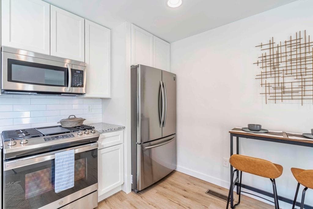 2 bedroom, 1 bathroom, 850 sq ft apartment for rent at 1015 Greenwood Avenue 6, Atlanta, GA 30306 for $2,175 a month — photo 10