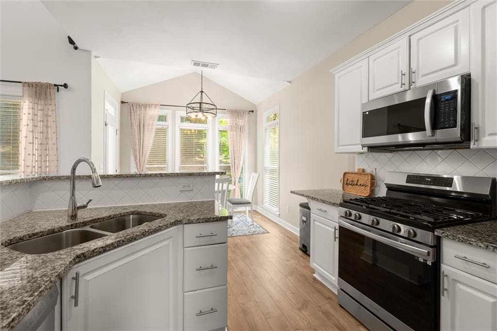 3 bedroom, 3 bathroom, 2,371 sq ft single family residence for sale at 3162 Vickery Drive, Marietta, GA 30066 — photo 10