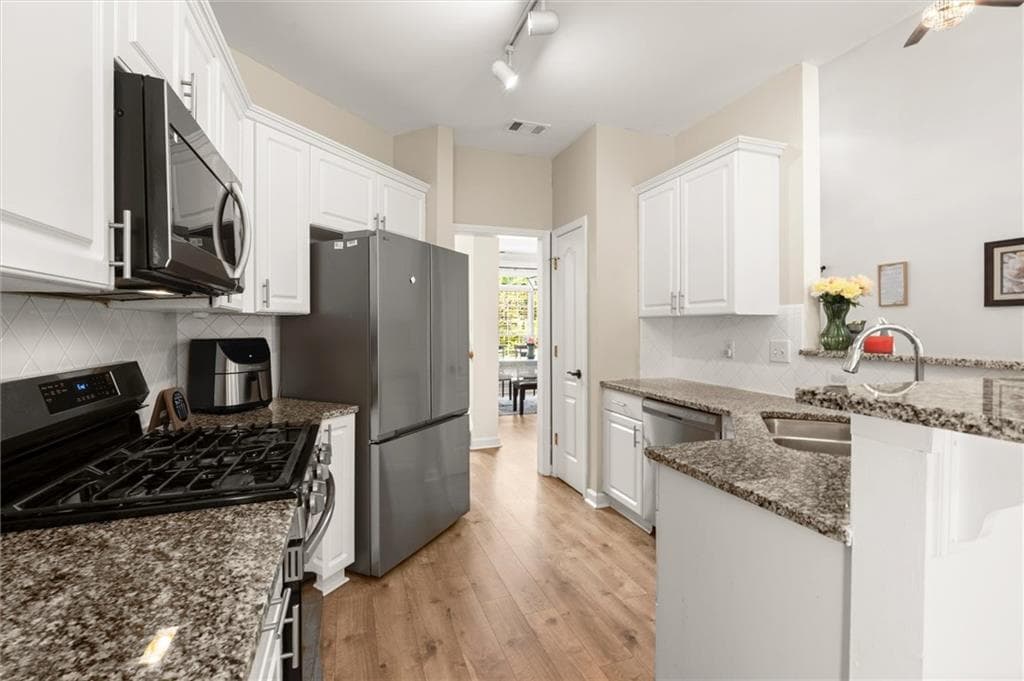 3 bedroom, 3 bathroom, 2,371 sq ft single family residence for sale at 3162 Vickery Drive, Marietta, GA 30066 — photo 9