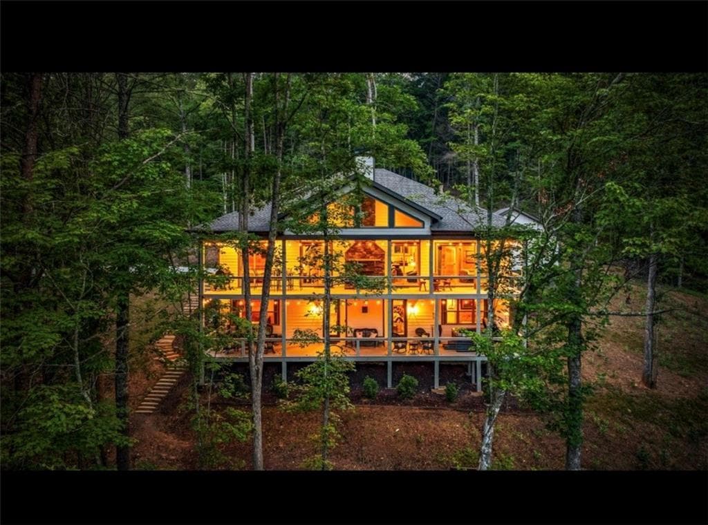 5 bedroom, 6 bathroom, 4,518 sq ft single family residence for sale at 245 Bear Paw Trail, Blue Ridge, GA 30513 — photo 2