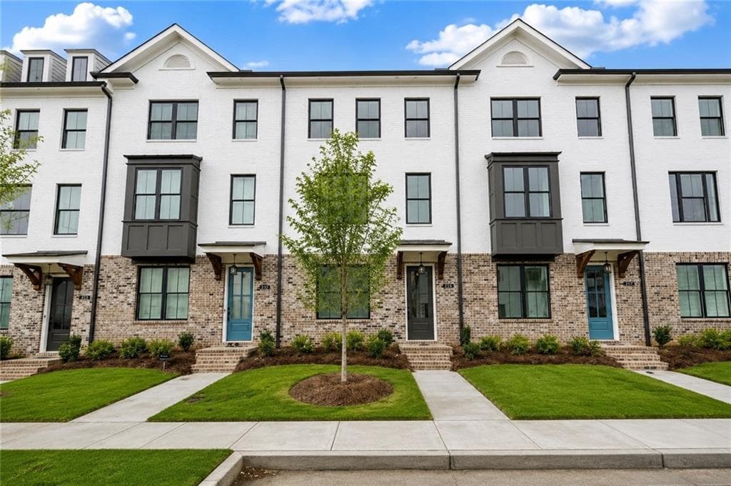 3 bedroom, 4 bathroom, 2,004 sq ft townhouse for sale at 5408 Howington Court 178, Buford, GA 30518
