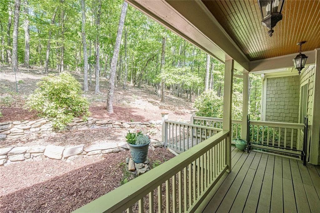 3 bedroom, 3 bathroom, 2,076 sq ft single family residence under contract at 61 Deer Run Ridge, Jasper, GA 30143 — photo 5