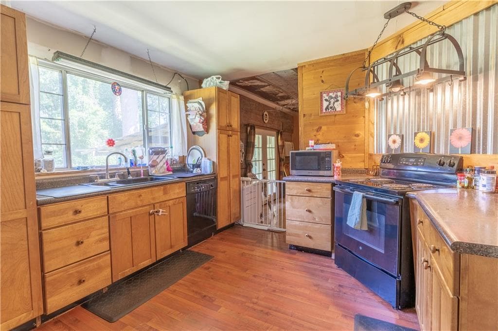 4 bedroom, 3 bathroom, 1,844 sq ft single family residence for sale at 111 Willow, Commerce, GA 30529 — photo 9